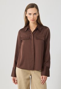 Атласная блузка