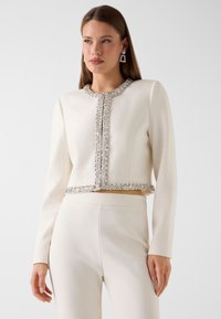 Короткий блейзер