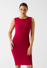 Платье футляр