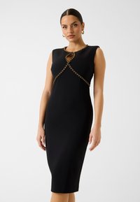 Платье футляр