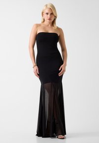 Платье без бретелек