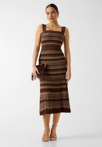 Вязаное платье