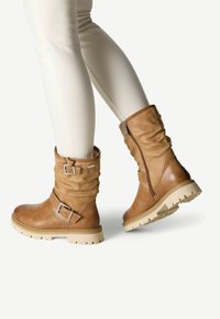 Зимние ботинки