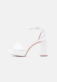 Босоножки на платформе Босоножки на платформе