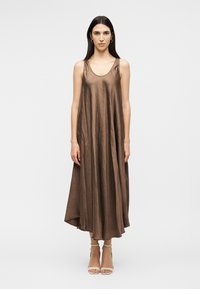 Длинное платье