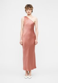 Коктейльное платье