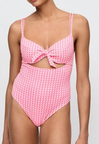 Слитный купальник