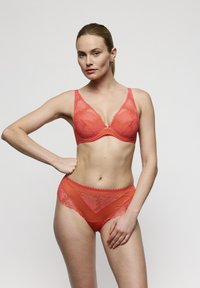 Бюстгальтер Бюстгальтер