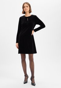 Короткое платье Короткое платье