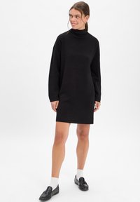 Вязаное платье Вязаное платье