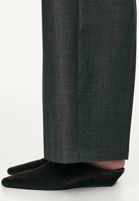 Шлепанцы Шлепанцы