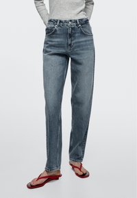 Прямые джинсы