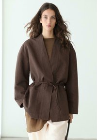 Короткое пальто Короткое пальто