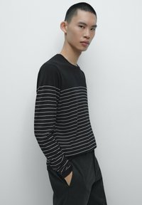 Пуловер Пуловер