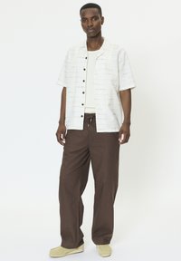 Рубашка с коротким рукавом Рубашка с коротким рукавом