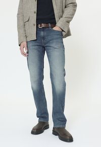 Прямые джинсы Прямые джинсы