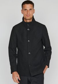 Короткое пальто