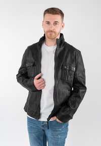 Кожаная куртка