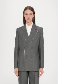 Блейзер с накладными карманами Блейзер с накладными карманами