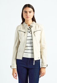 Короткая куртка Короткая куртка