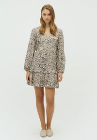 Короткое платье