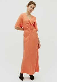 Платье макси