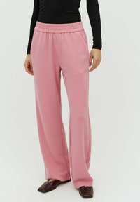 Спортивные штаны