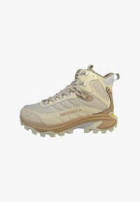 Спортивные сапоги