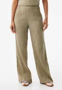 Широкие брюки