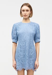 Короткое платье Короткое платье