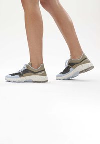 Беговые кроссовки