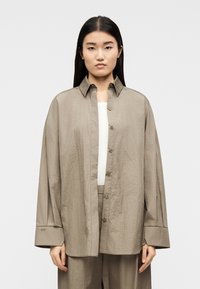 Атласная блузка