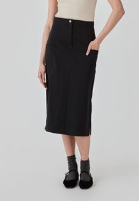 Юбка с накладными карманами