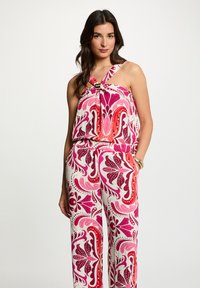 Блузка без рукавов