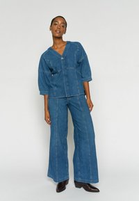 Джинсы Джинсы