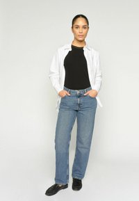 Джинсы Джинсы