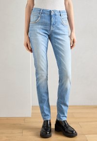 Джинсы Джинсы