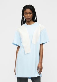 Короткое платье