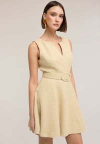 Короткое платье