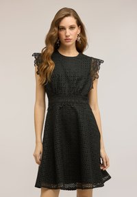 Короткое платье