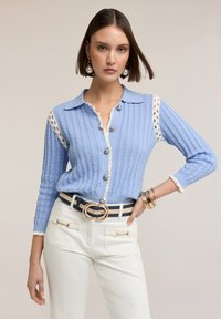 Вязаная кофта