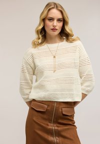 Вязаная кофта