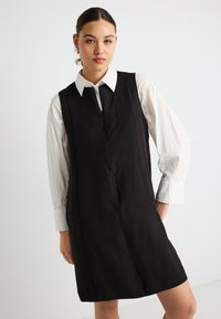 Короткое платье