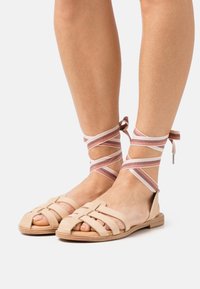 Римские сандалии Римские сандалии