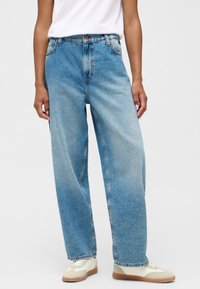 Свободные джинсы Свободные джинсы