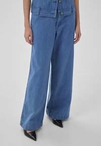 Джинсовый комбинезон Джинсовый комбинезон