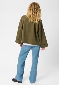 Куртка с накладнымит карманами