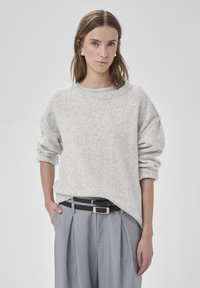 Длинный пуловер