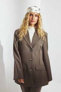 Короткое пальто