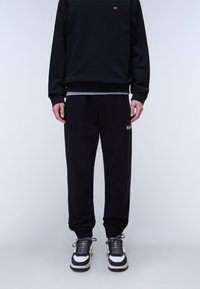 Спортивные штаны